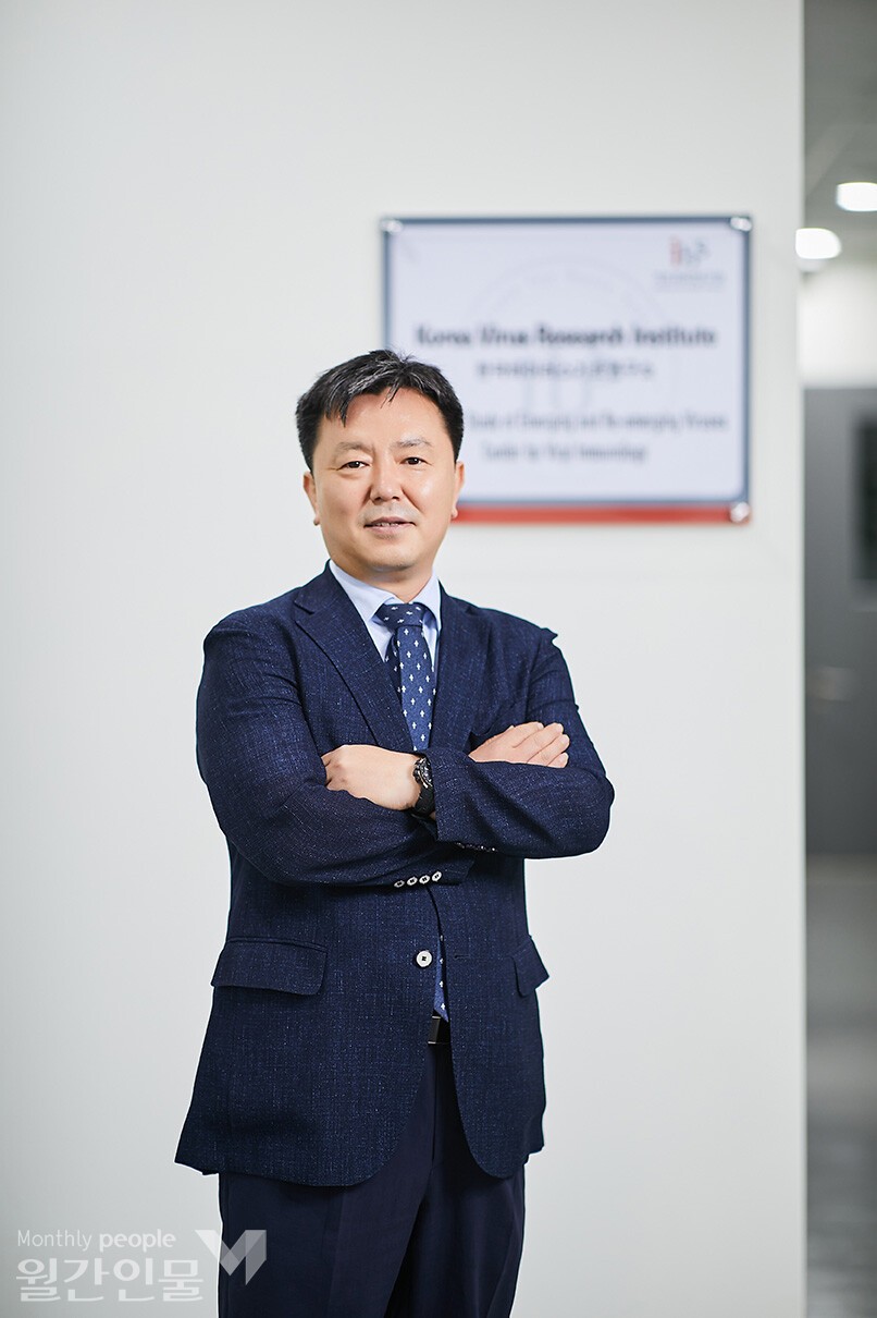 Featured Interview: Managing Director Young Ki Choi on the Future of Basic Science 사진