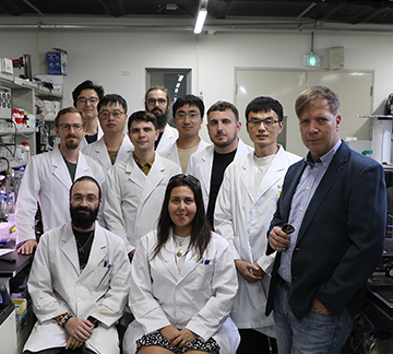 Robot-assisted mapping of chemical reaction hyperspaces and networks image